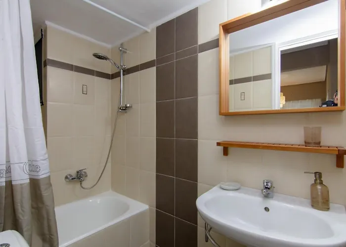 48, Cozy In Center * Kalamata