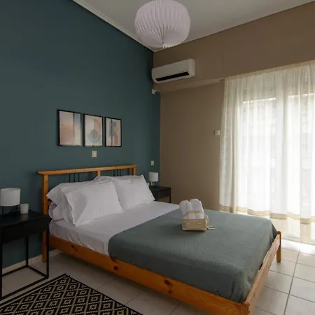 48, Cozy In Center *