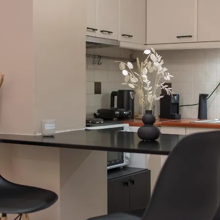 48, Cozy In Center Apartamento Kalamata