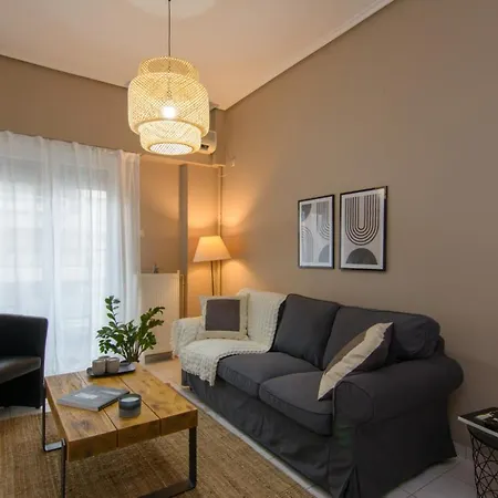 48, Cozy In Center *