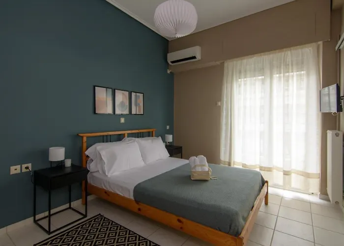 48, Cozy In Center *