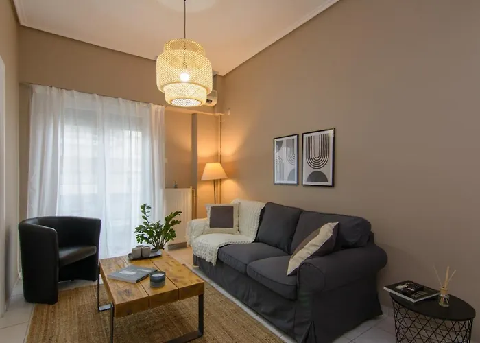 48, Cozy In Center *