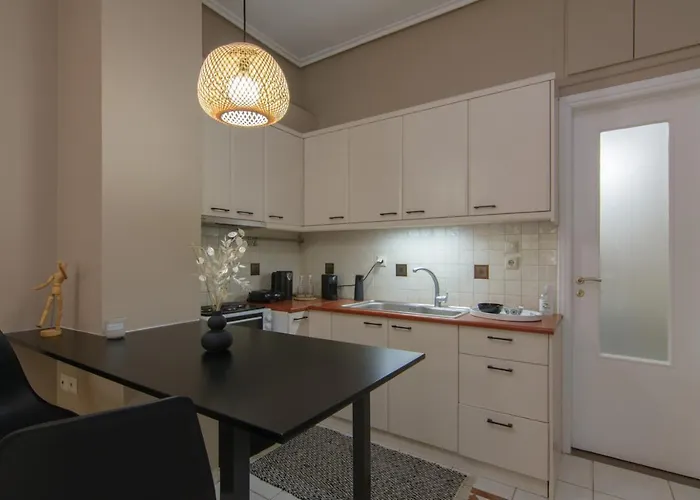 48, Cozy In Center *