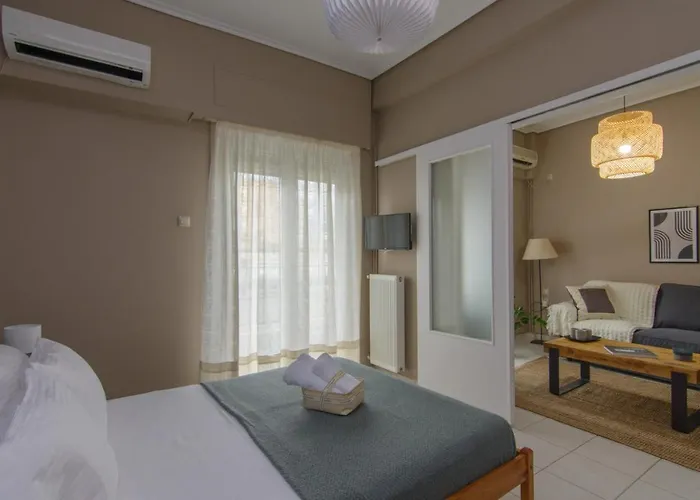 48, Cozy In Center Каламата