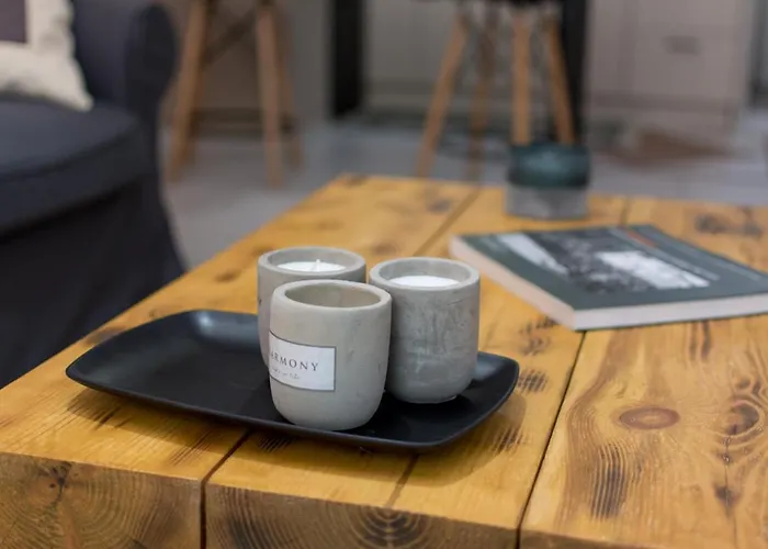 48, Cozy In Center * 칼라마타